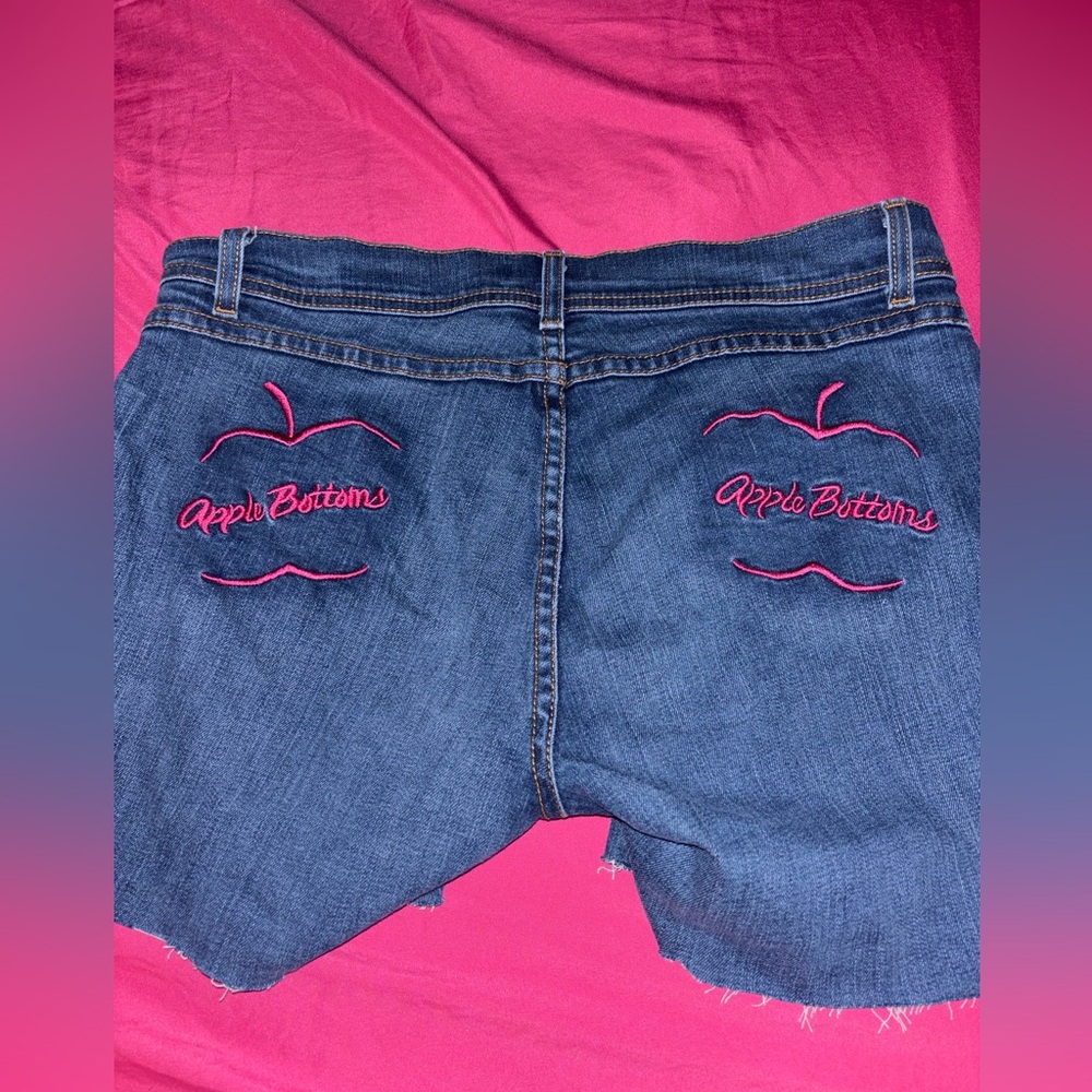 Apple bottom shorts